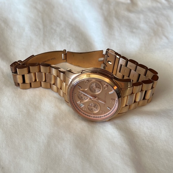 Michael Kors Rose Gold Watch - Picture 2 of 3